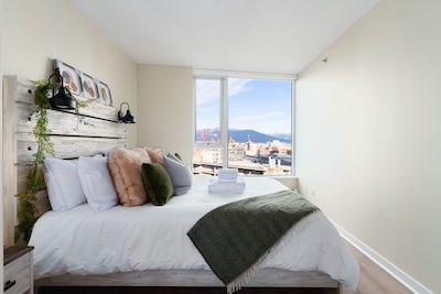 Van city view bedroom